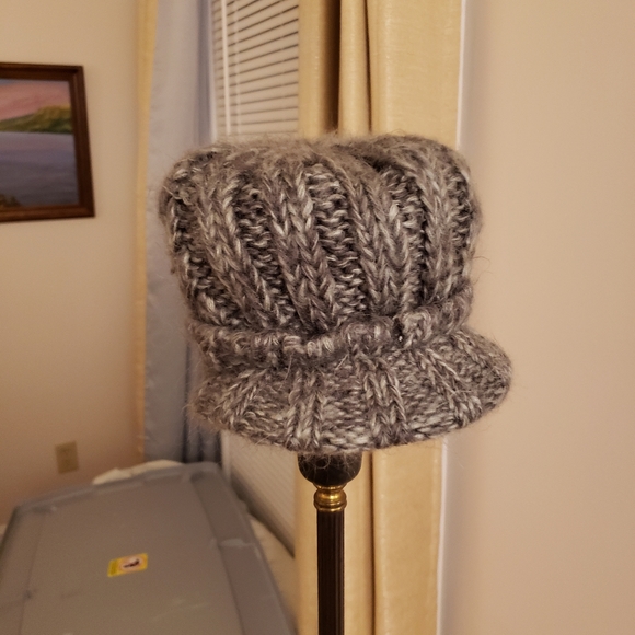 Two similar style hatz - Picture 6 of 6